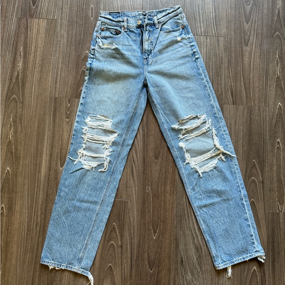 American Eagle Ripped Highwaisted Straight Jeans - Picture 2 of 5